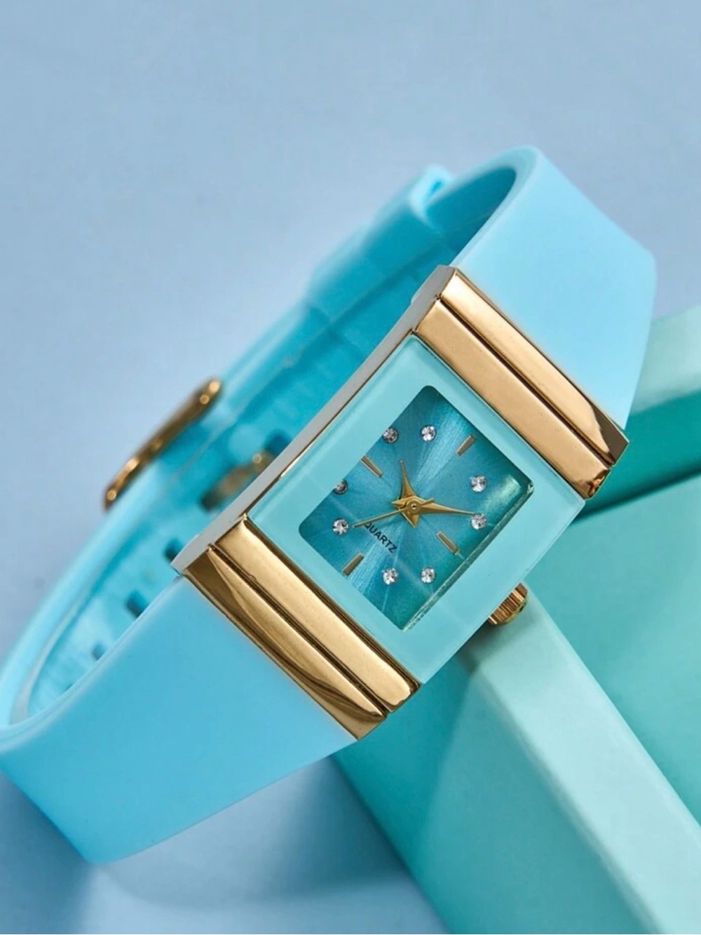 Elegant Aqua Watch with silicone band - Picture 3 of 10